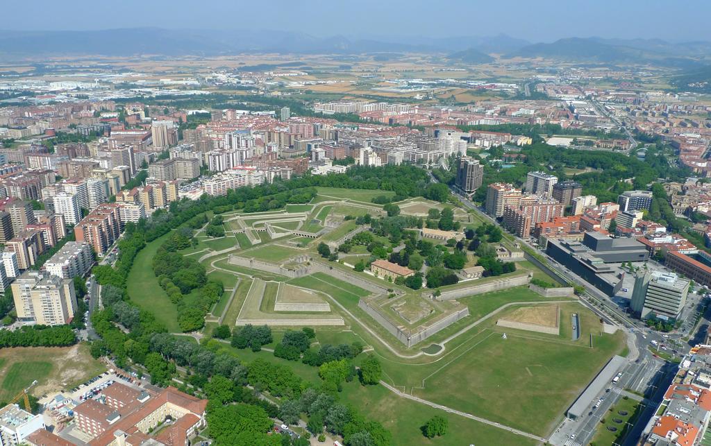 Hostal Arriazu Pamplona Kültér fotó