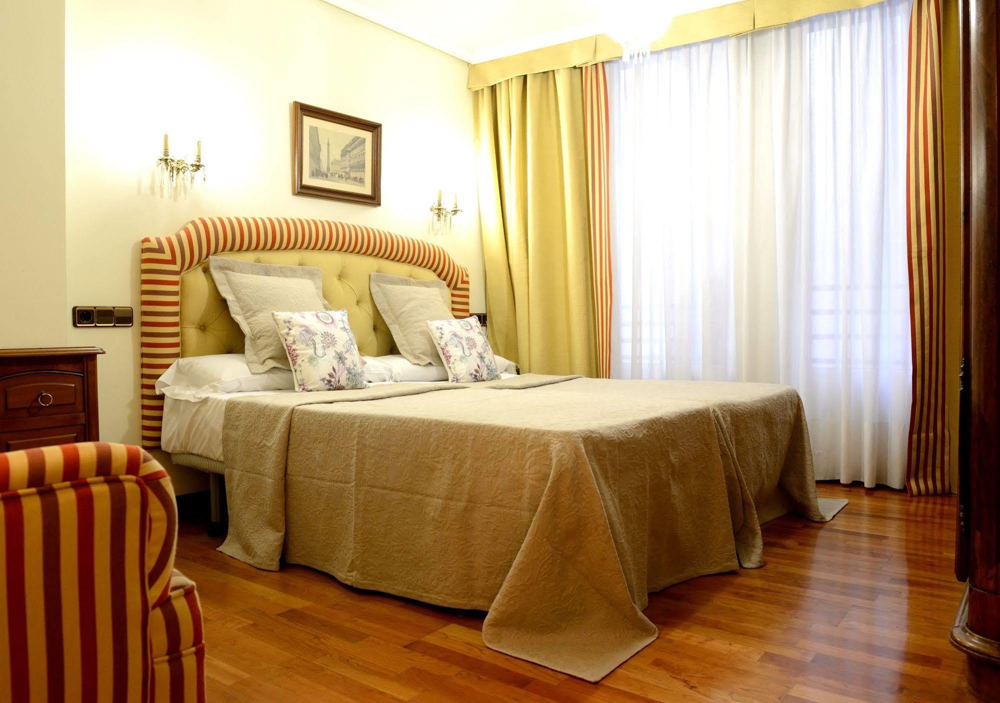 Hostal Arriazu Pamplona Kültér fotó
