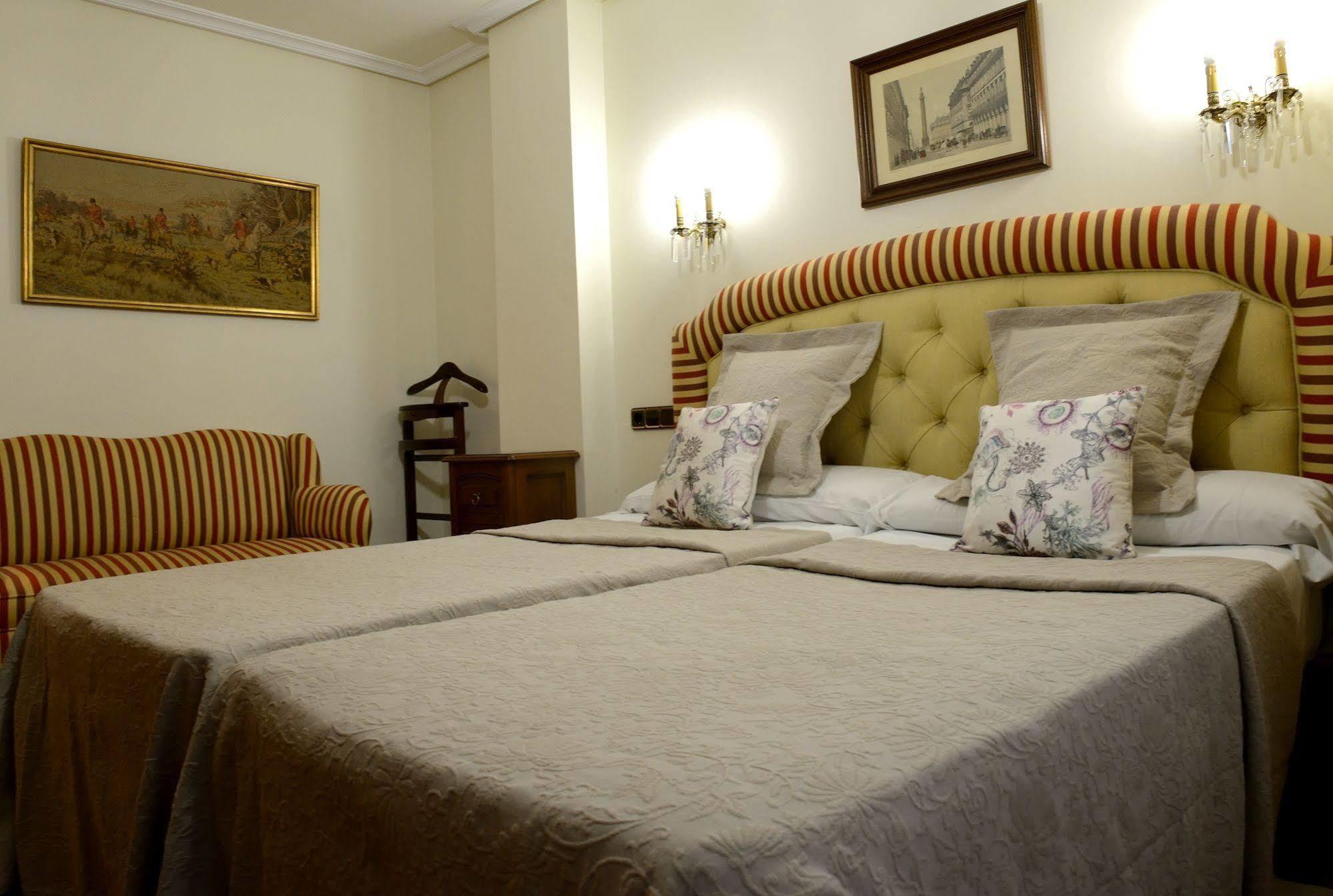 Hostal Arriazu Pamplona Kültér fotó