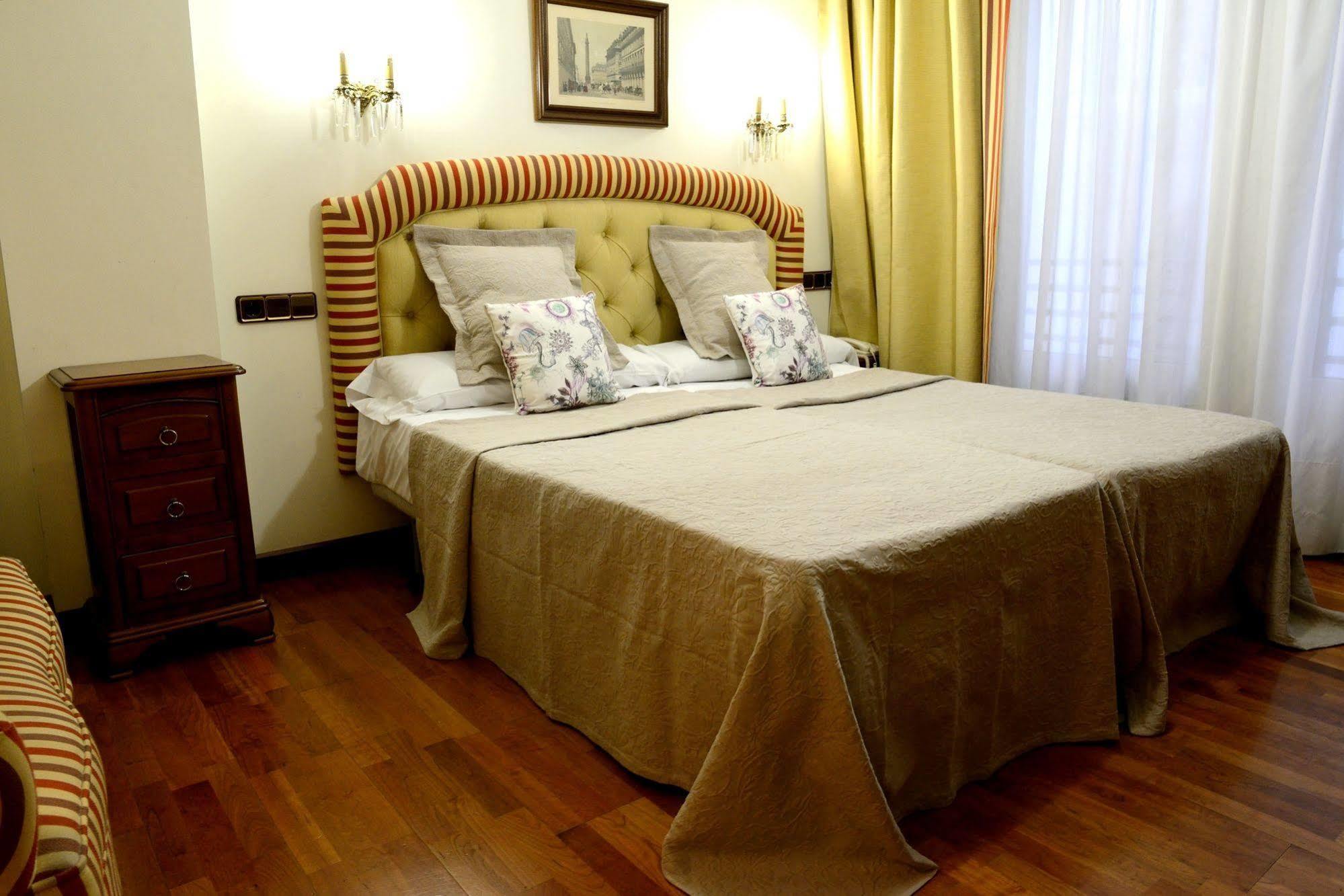 Hostal Arriazu Pamplona Kültér fotó