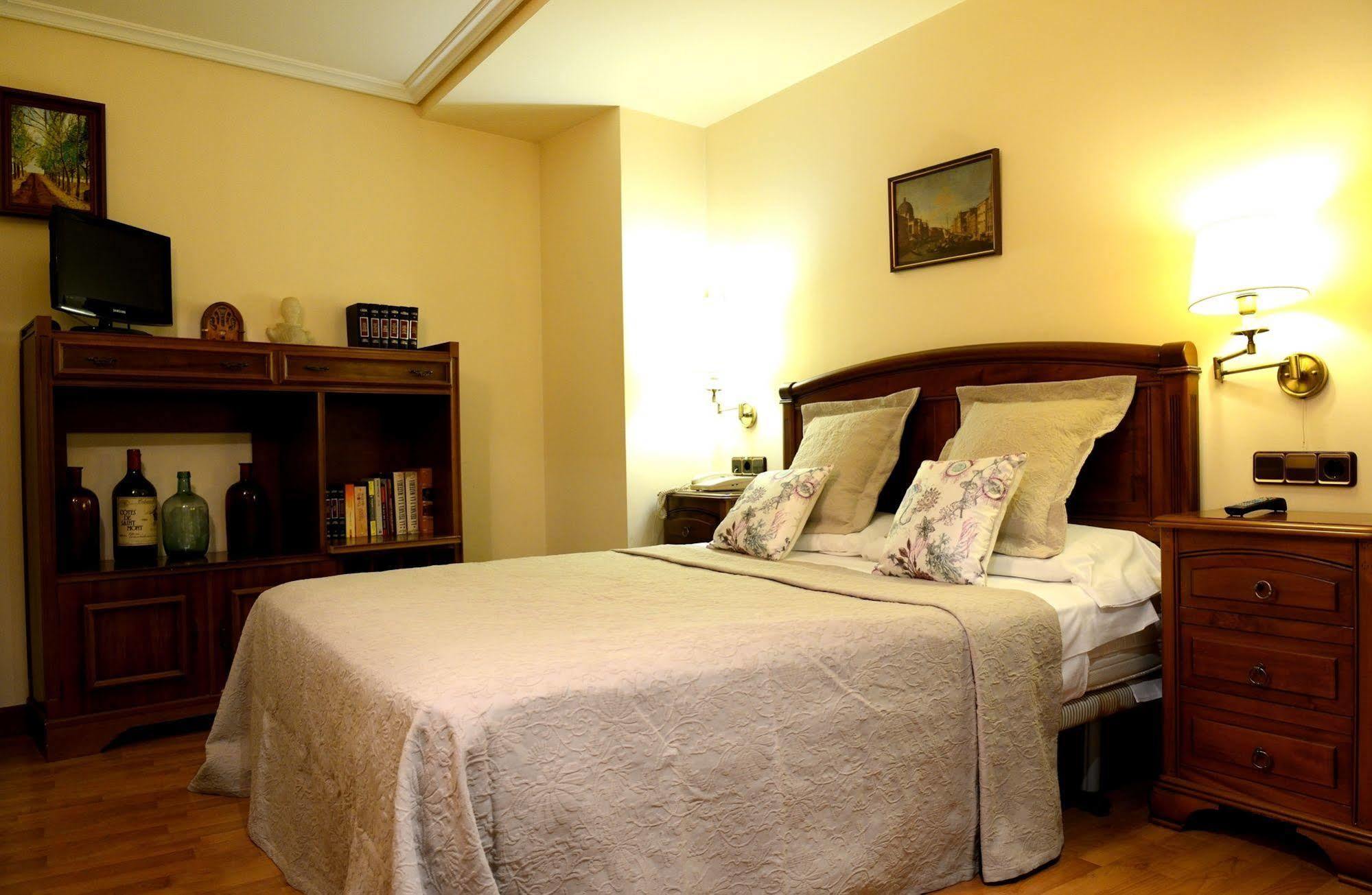 Hostal Arriazu Pamplona Kültér fotó