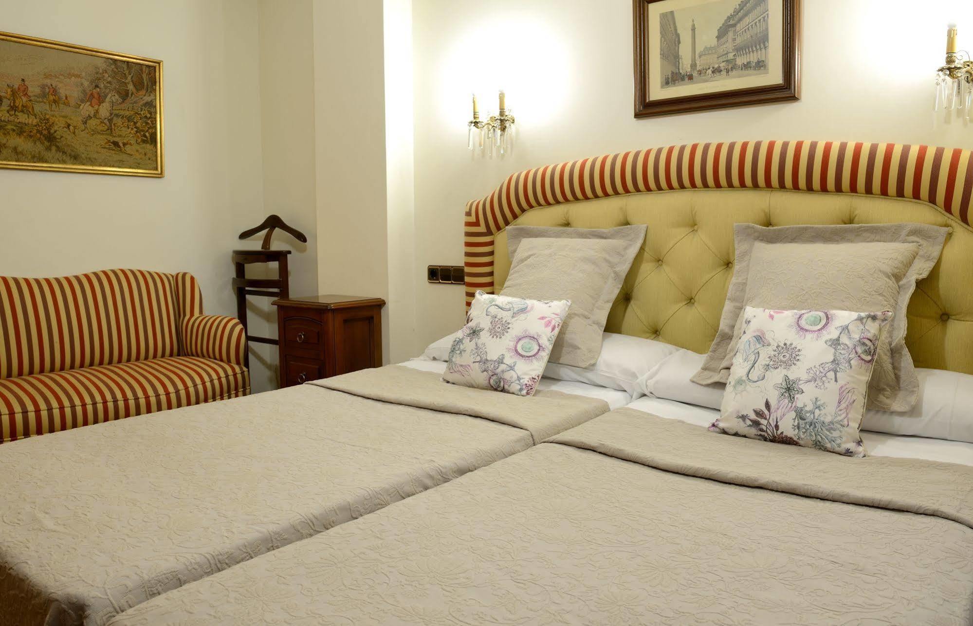 Hostal Arriazu Pamplona Kültér fotó