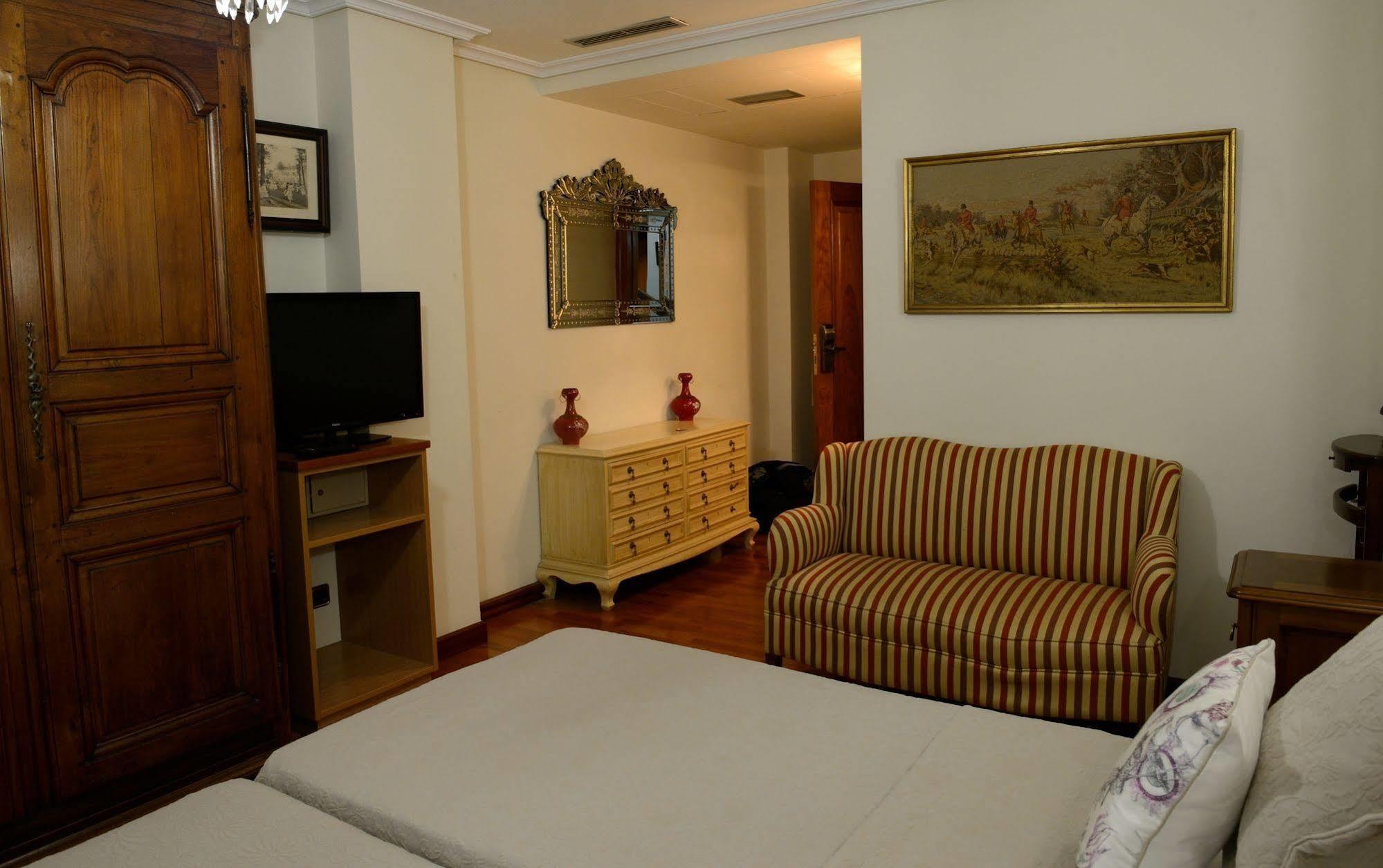 Hostal Arriazu Pamplona Kültér fotó